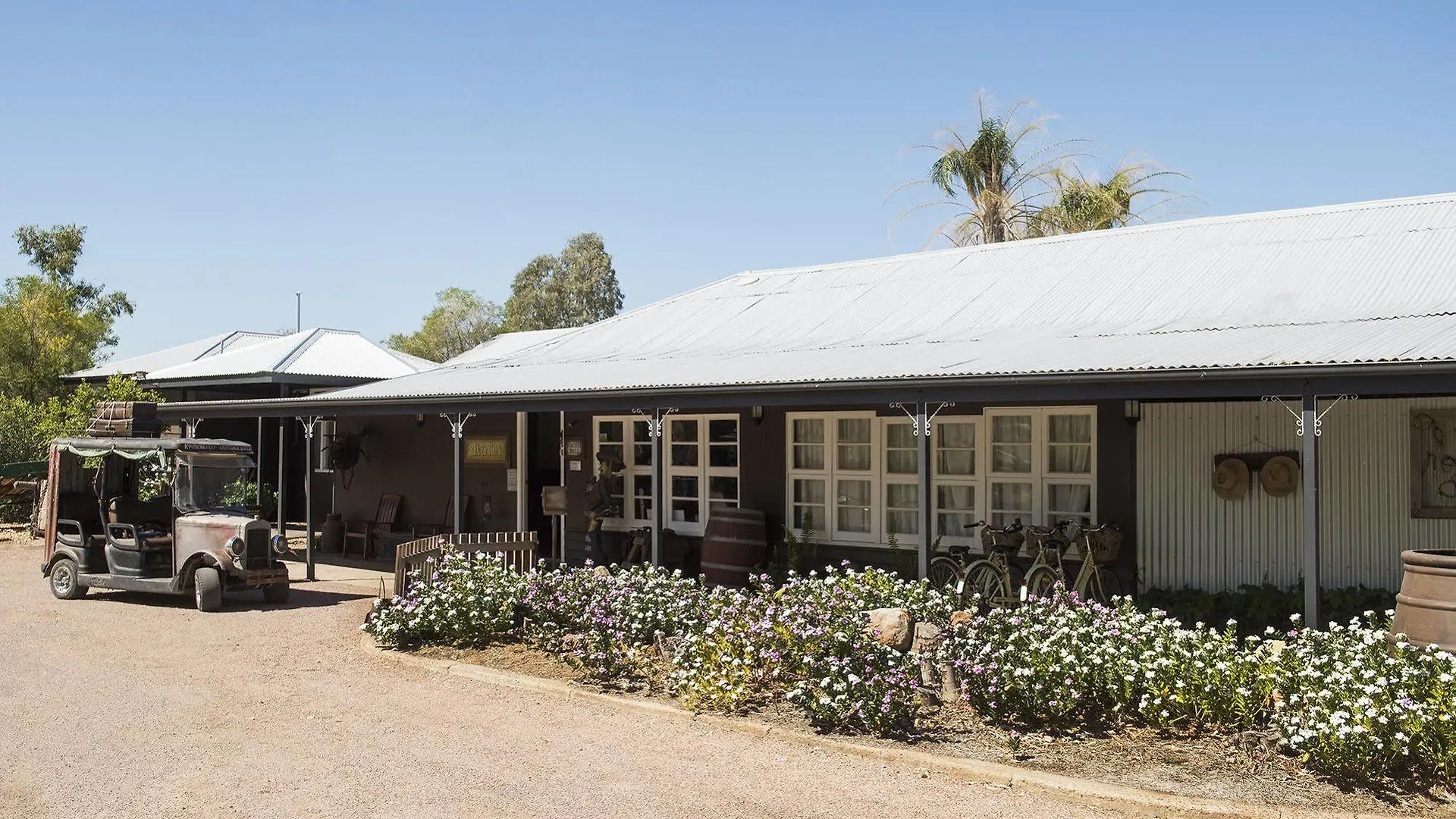 Lodge Saltbush Retreat Australia